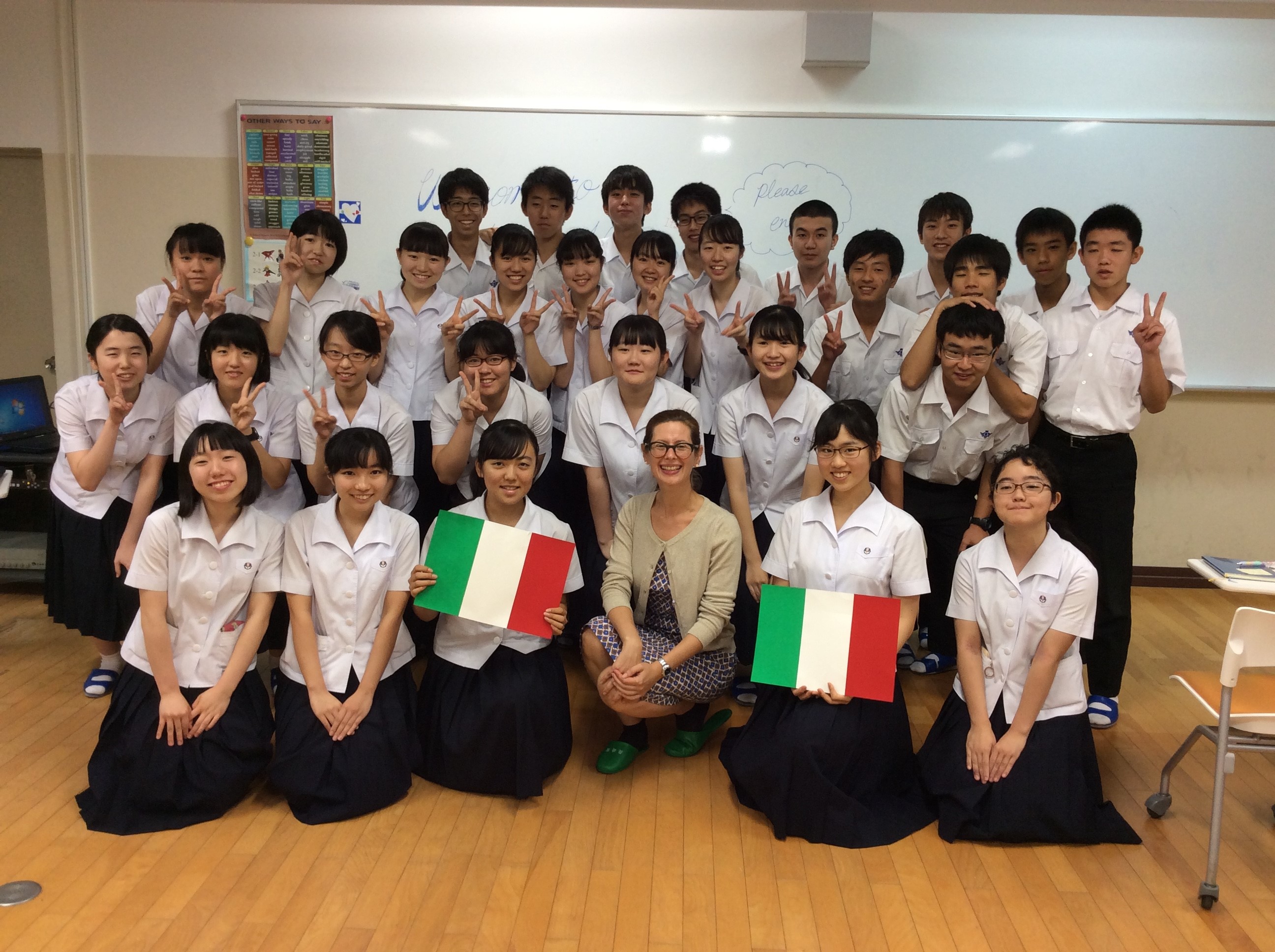Photo session with Nagasaki Higashi High School students