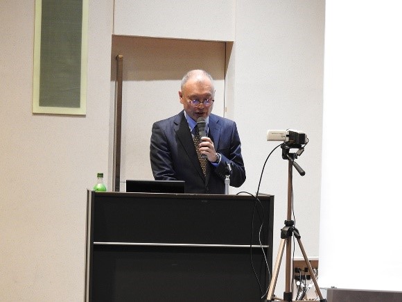 Professor Nagata giving the keynote Lecture 