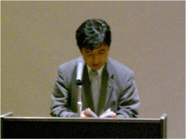 金子長崎県知事の挨拶を代読する 藤井長崎県副知事