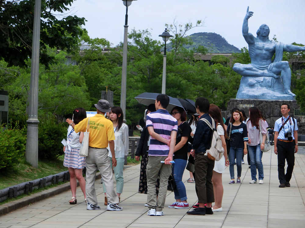 平和公園での見学