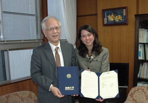 スヒールマイヤー館長と片峰学長