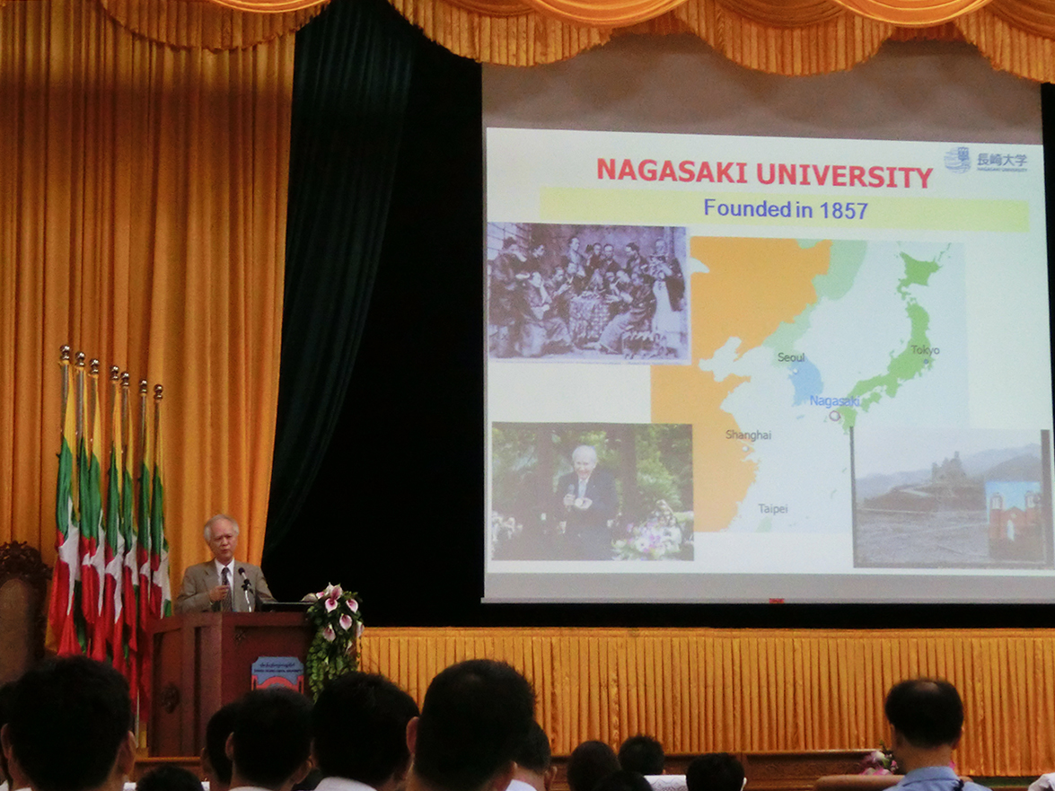 長崎大学　片峰学長の講演