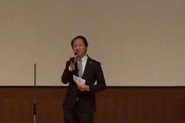 意見を述べられる鈴木外務省地球規模課題審議官