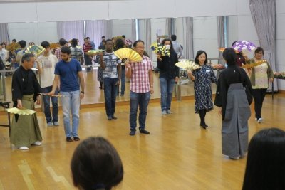 長崎大学生と留学生共同の「能体験会」を文教キャンパス内で実施