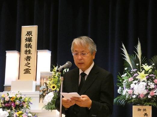 式辞を述べる前村医学部長