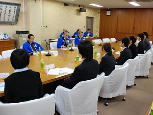 卒業生予定者との懇談会