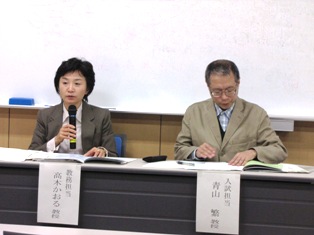 博士前期課程の説明(左から：高木教授・青山教授)