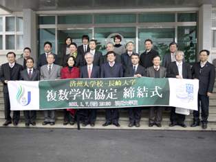 済州大学校関係者との記念写真