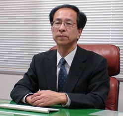 中山守雄 薬学部長