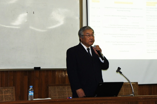 挨拶をする長崎大学 茂地教授