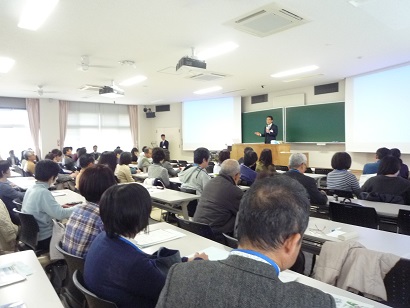 学部の現況を説明する荒川学部長