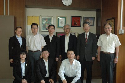 本学関係者との記念撮影