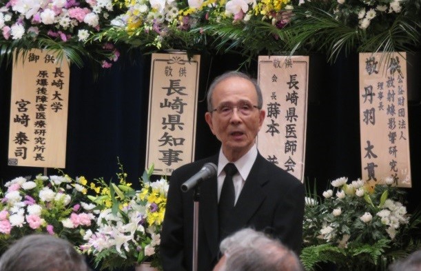 ご遺族を代表して挨拶される哲翁氏