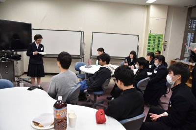 長崎東高留学生による発表の風景