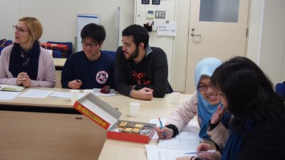 学生や交換留学生を交えた日本語講座