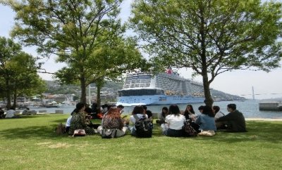 水辺の森での昼食時の様子