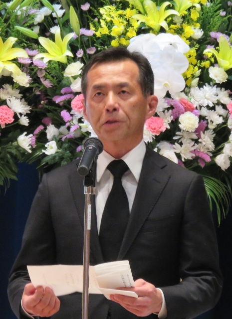 式辞を述べる永安医学部長