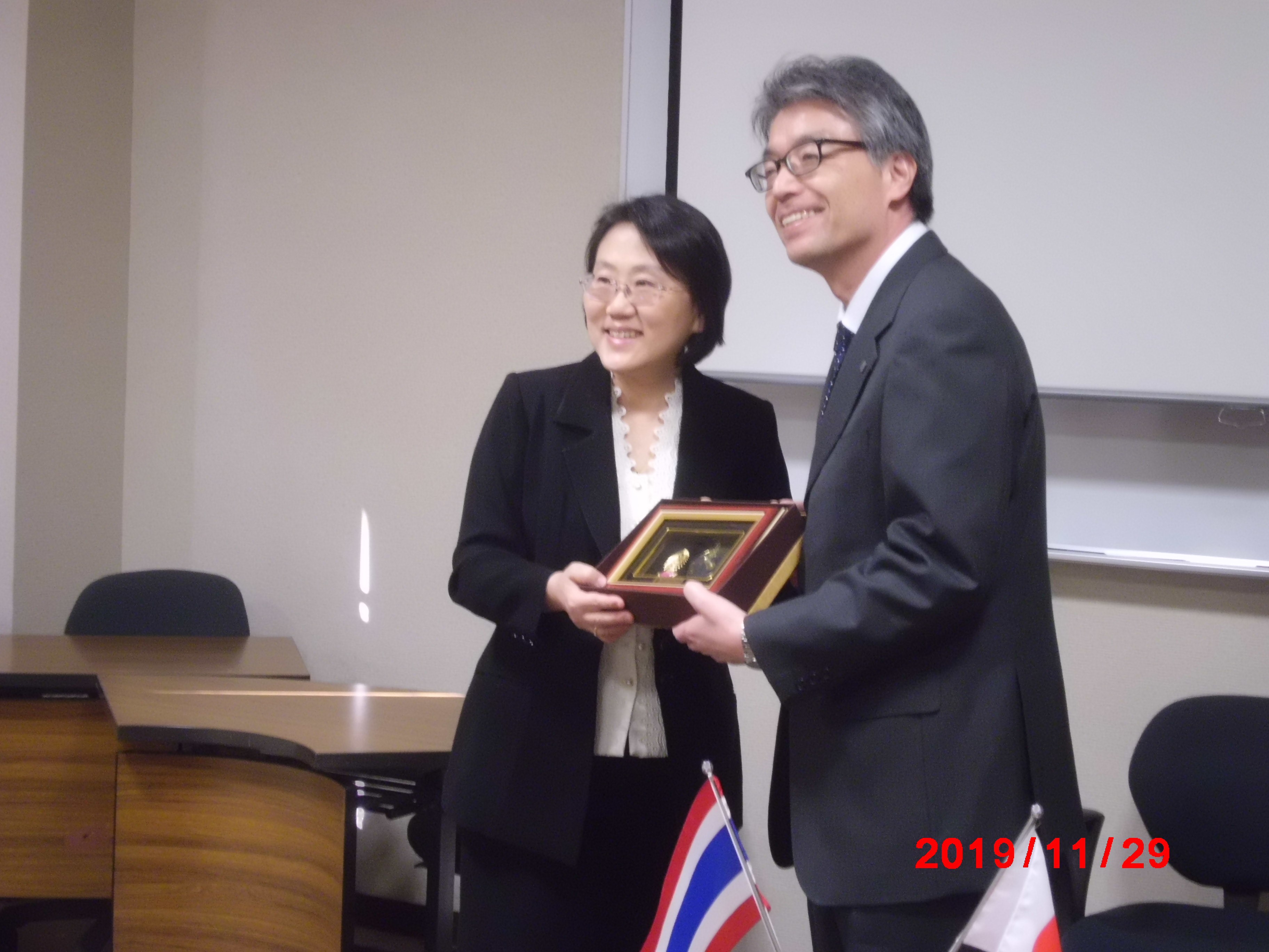 チュラロンコン大学薬学部長と尾野村治薬学部長