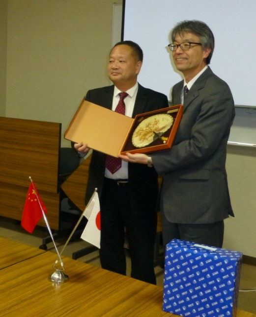 董超俊 五邑大学副学長と尾野村 治薬学部長