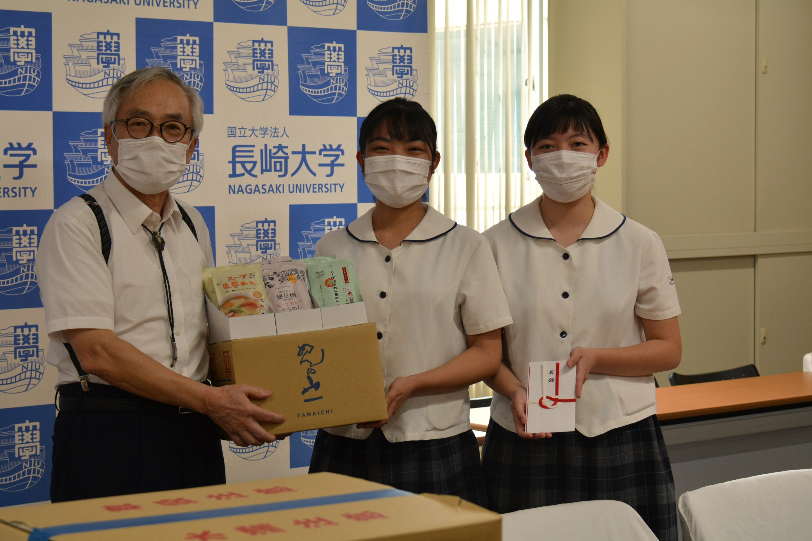 島原農業高校の生徒と河野学長