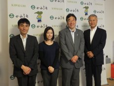 講和後に川内村遠藤村長を囲んで