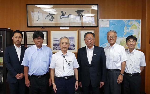 福島県富岡町長の学長表敬写真