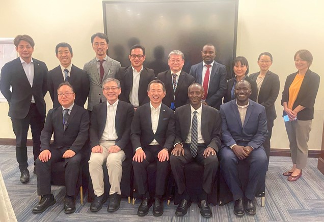 ジョモ・ケニヤッタ農工大学（JKUAT）懇親会にて