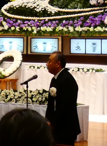 挨拶する池松医学部長