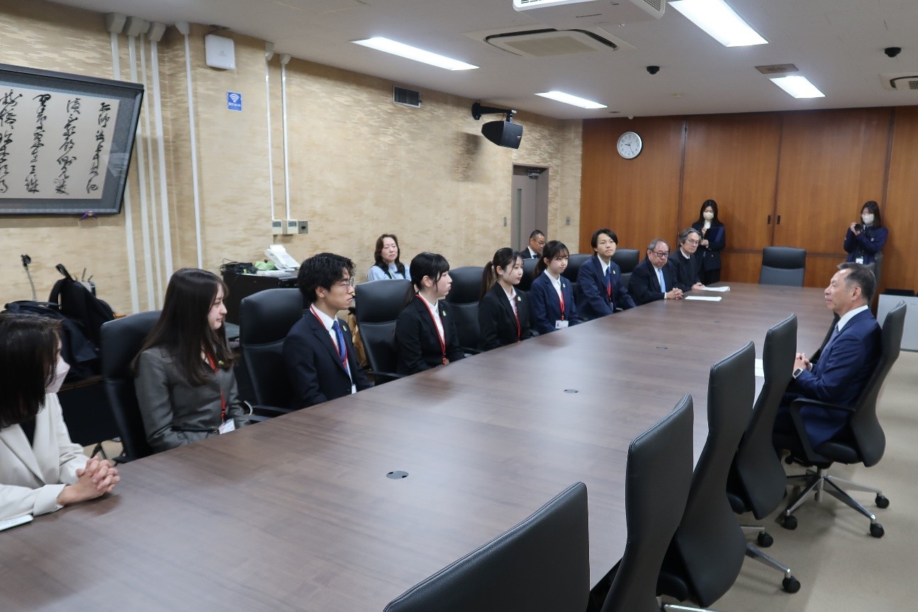 表敬訪問の様子