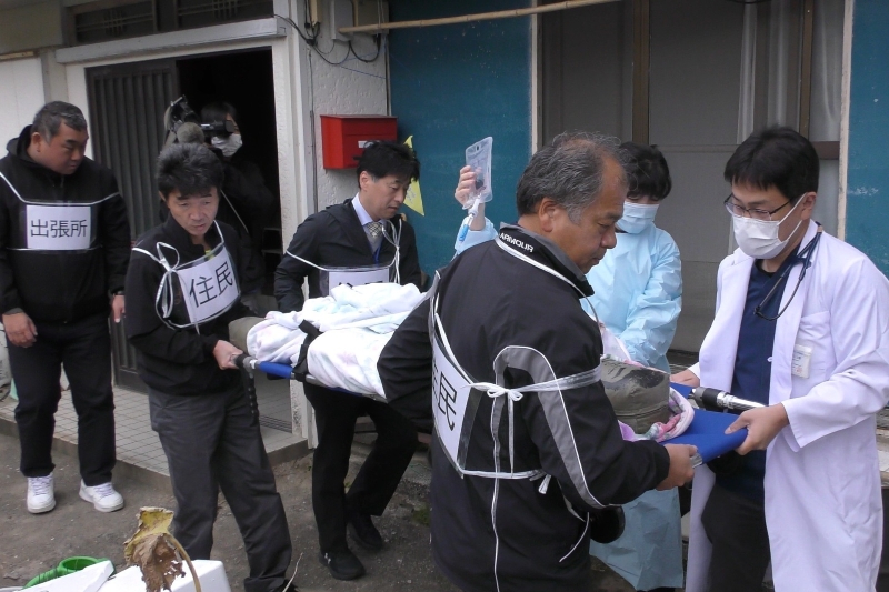 傷病者を家から搬送